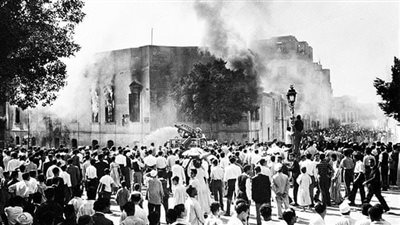 فليبق كلٌ في مكانه.. جمال عبد الناصر عقدة الإخوان وهادم أحلامهم