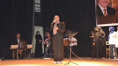 كلية الفنون الجميلة بالأقصر تقيم حفلًا لاستقبال الطلاب الجدد| صور