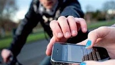 بأسلوب الخطف.. القبض على لصوص الهواتف المحمولة بباب الشعرية