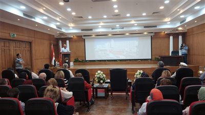 محافظ بورسعيد يستعرض تنفيذ عددًا من المشروعات التنموية