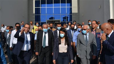 وزيرا التموين والتعاون الدولي يتفقدان بازار بورسعيد النموذجي | صور 