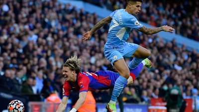 مانشستر سيتي يسقط في فخ الهزيمة على يد كريستال بالاس في الدوري الإنجليزي
