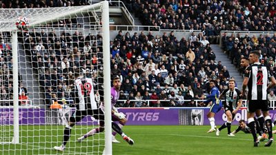 تشيلسي يفوز على نيوكاسل بثلاثية في الدوري الإنجليزي الممتاز