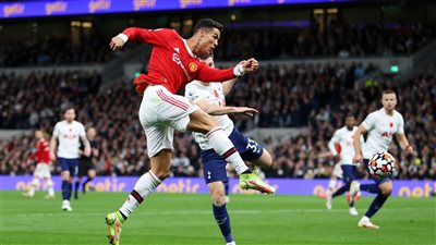 بهدف صاروخي.. رونالدو يتقدم لـ مانشستر يونايتد أمام توتنهام في الشوط الأول