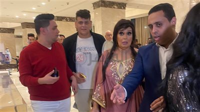 فيفي عبده بـ عباءة في حفل آخر موضة | صور