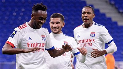 أولمبيك ليون يفوز على لنس بالدوري الفرنسي