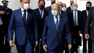 ماكرون يلتقي الرئيس اللبناني لبحث حل أزمة بيروت والخليج 