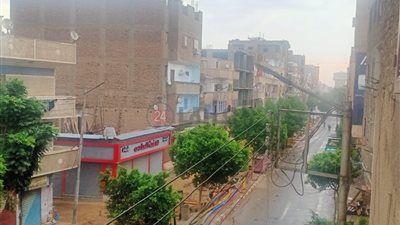 سقوط أمطار غزيرة بمدينة قنا.. والمحافظة ترفع درجة الاستعداد