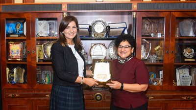 فنانة مصرية بالخارج تعلم الألمان العامية المصرية منذ 20 عامًا