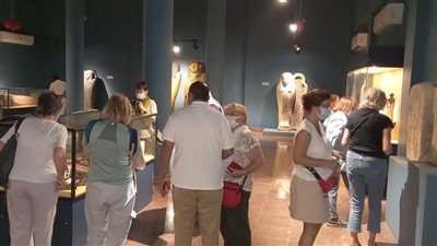 وفود سياحية تزور متحف ملوي.. ومدير آثار المنيا يوضح المعالم السياحية بالمحافظة