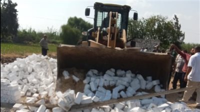 إزالة 7 حالات تعد على الأراضي الزراعية في البحيرة