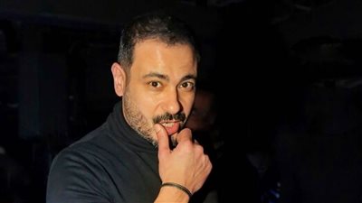 محمد نجاتي: غادة عبد الرازق أجرأ من سمية الخشاب ومعندهاش مانع ألمس إيديها