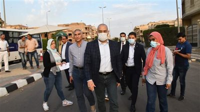 جولة مسائية لوزير الإسكان لمتابعة سير العمل بمشروعات القاهرة الجديدة