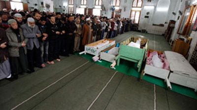 الإفتاء توضح كيفية صلاة الجنازة على موتى مجتمعين