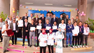 تكريم الطلاب الأوائل والمتميزين بكلية التربية جامعة سوهاج | صور 