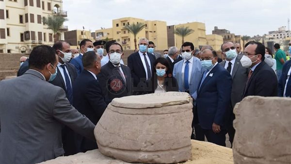 رئيس الوزراء خلال