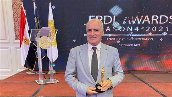 منح رئيس جامعة الفيوم