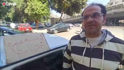 بالمجان.. مواطن يعرض ملابسه وأغراض منزله لغير القادرين بالدقي