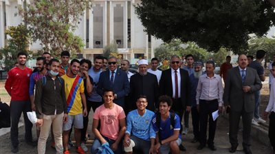 رئيس جامعة الأزهر يفتتح دوري كرة القدم للطلاب | صور