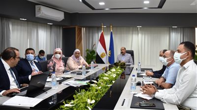 محافظ أسوان: الإسراع في إعادة إحياء المشروعات المتعثرة لتحقيق الاستفادة القصوى للمواطن