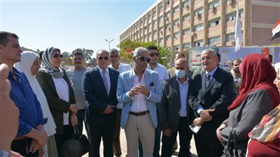 رئيس جامعة بورسعيد يفتتح البوابة الرئيسية لكليتي التجارة والهندسة بعد تطويرهما