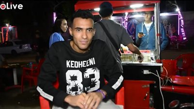 طالب بـ طب أسنان يعمل على عربة ساندوتشات: بحلم بالمشروع يبقى عالمي