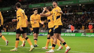 مدرب وولفرهامبتون: هناك اشتباه في إصابة اثنين من الفريق بـ كورونا