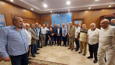 محافظ بورسعيد يشيد بـ قدامى الرياضيين بالنادي المصري