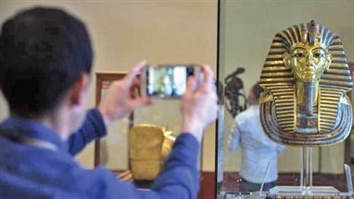 الآثار تمنع التصوير بفلاش داخل المتاحف والمواقع الأثرية لهذا السبب 