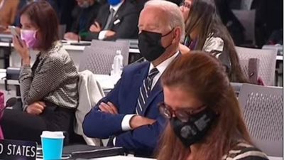 غرائب Cop26.. بايدن يغفو خلال قمة المناخ وترامب يسخر منه