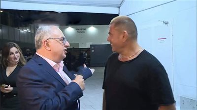 ليه يا قلبي كل يوم بتحب واحدة.. صورة جديدة لـ عمرو دياب تثير الجدل