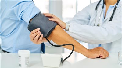 الغدة والسمنة .. أسباب مرض الضغط العالي والفرق بينه وبين الضغط المنخفض