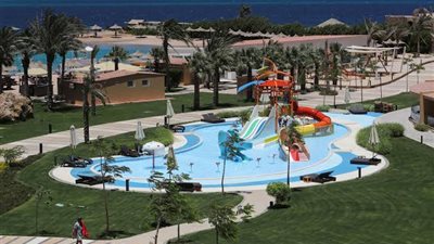 استمرار حبس إثنين وإخلاء سبيل آخرين في إصابة 47 سائحًا بتسمم بالغردقة