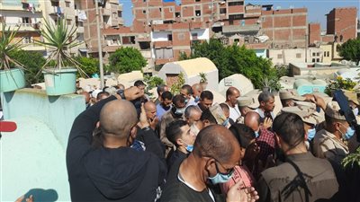 بالتزامن مع ذكرى استشهاد نجله.. المئات يشيعون جثمان والد الشهيد رامي حسنين بالبحيرة | صور وفيديو