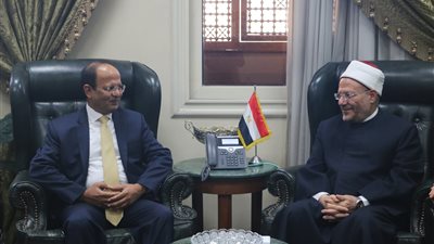 مفتي الجمهورية يستقبل السفير الباكستاني بالقاهرة لبحث سبل تعزيز التعاون الديني
