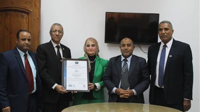 المعمل المركزي لبحوث الحشائش بوزارة الزراعة يحصل على شهادة الأيزو | صور