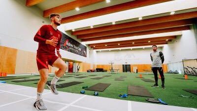 ليفربول يكشف تطورات حالة هارفي إيليوت بعد إصابته في مباراة ليدز