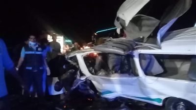 جدعنة الأسوانيين.. أهالي كركر يدفعون بـ 4 سيارات لنقل مصابي حادث طريق أبو سمبل للمستشفى