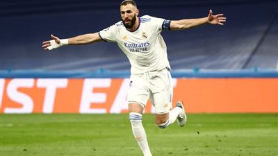 تقارير إسبانية تكشف موقف كارفخال وكريم بنزيما من المشاركة أمام قادش 