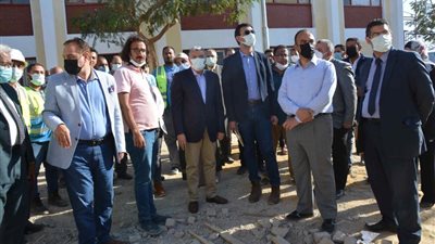 محافظ المنيا يتابع سير تنفيذ مشروعات حياة كريمة بقرية المعصرة