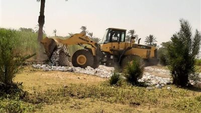 إزالة 12 حالة تعدٍّ على أراض زراعية بمركز إسنا في الأقصر