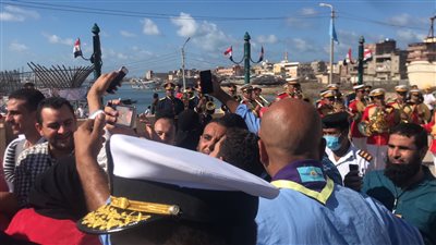 زحام شديد لالتقاط صور تذكارية مع بيج رامي خلال احتفالات كفر الشيخ |صور