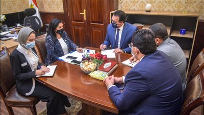 خلال استقباله ممثل الصحة العالمية.. عبد الغفار يبحث إنتاج لقاحات كورونا ونقل تكنولوجيا التصنيع 