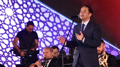 مدحت صالح يتألق بأروع الأغاني في حفل الموسيقى العربية