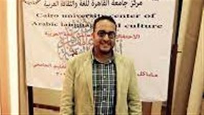  في عيد العشاق.. حسام مصطفى إبراهيم صاحب كتاب الحب يروي كواليس إصداره | حوار