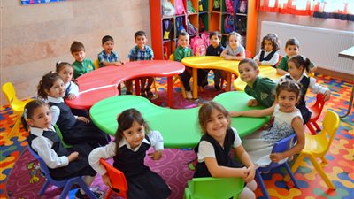 تعثرت ماديًا وبيحاسبوا ولادي.. ولي أمر يستغيث لإنقاذ مصير أبنائه بعد رفض مدرسة خاصة بالدقي طلبه بسحب ملفاتهم