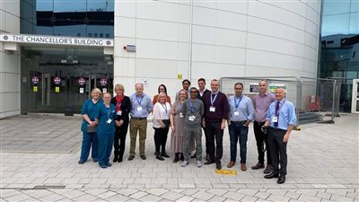 طبيب مصري يقود فريقا بجامعة إدنبرة لتأهيل 30 استشاريا في زراعة الأعضاء