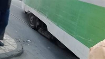 توقف الحركة المرورية وسط الإسكندرية بعد خروج عربة ترام بشارع السبع بنات