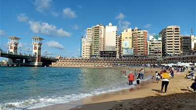 نشاط ملحوظ للرياح.. تحسن حالة الطقس في الإسكندرية