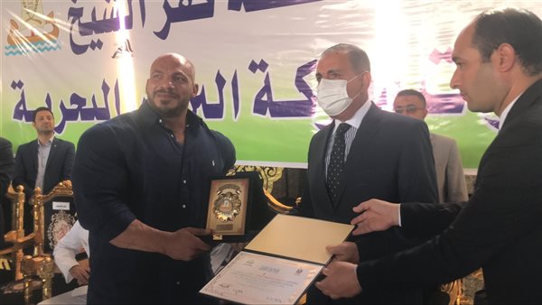 محافظ كفر الشيخ يكرم